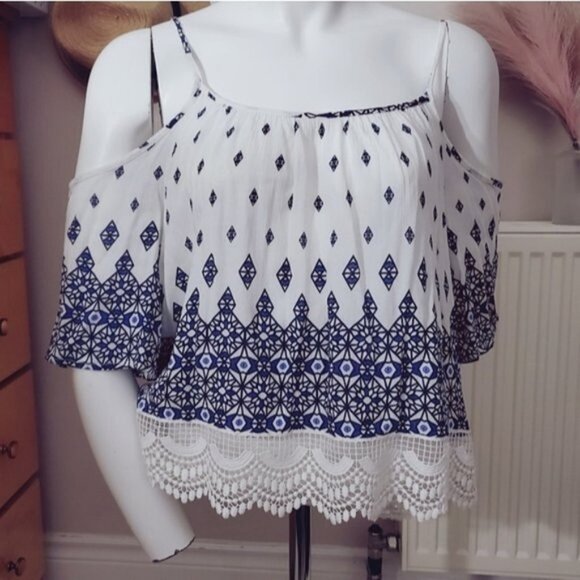 Boho H&M Divided Paisley Mozaic Cold Shoulder Top - Picture 2 of 15